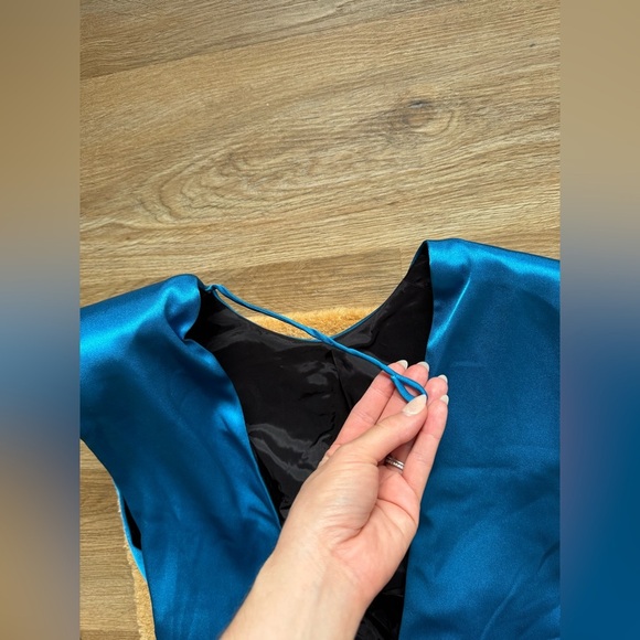 NWT REV The Ayla Shoulder Pad Dress - Picture 8 of 11